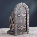 Veronese Design: Maltese Crusader Armored Knight Statue Guarding Door - Decorative Bookend, Cold Cast Bronze Resin, High Quality 7 ⅝" Sculpture - Image 7