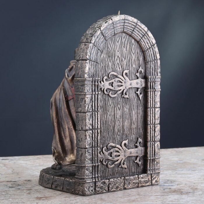 Veronese Design: Maltese Crusader Armored Knight Statue Guarding Door - Decorative Bookend, Cold Cast Bronze Resin, High Quality 7 ⅝" Sculpture - Image 7