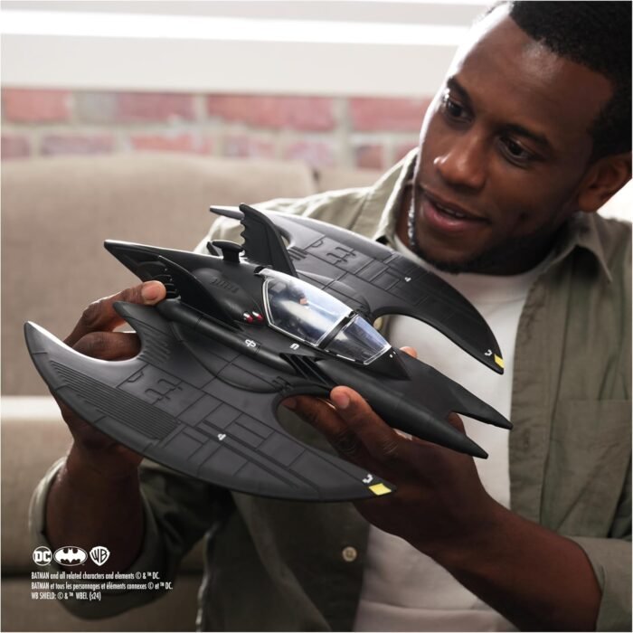 DC Comics: Batman 85th Anniversary Limited Edition (Batman Returns: 1992) - 16" Batwing Vehicle With 4" Batman Figure By Spin Master - Image 6